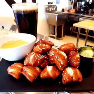Bavarian Pretzels w. Cheese Sauce